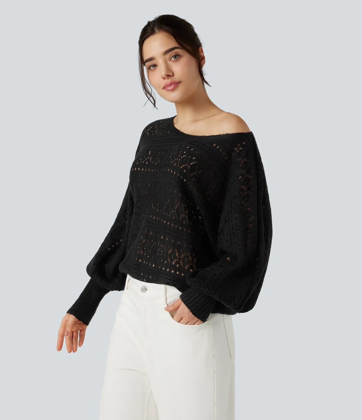 Załóż golf ajouré wokół długich spodni manches chauve-souris