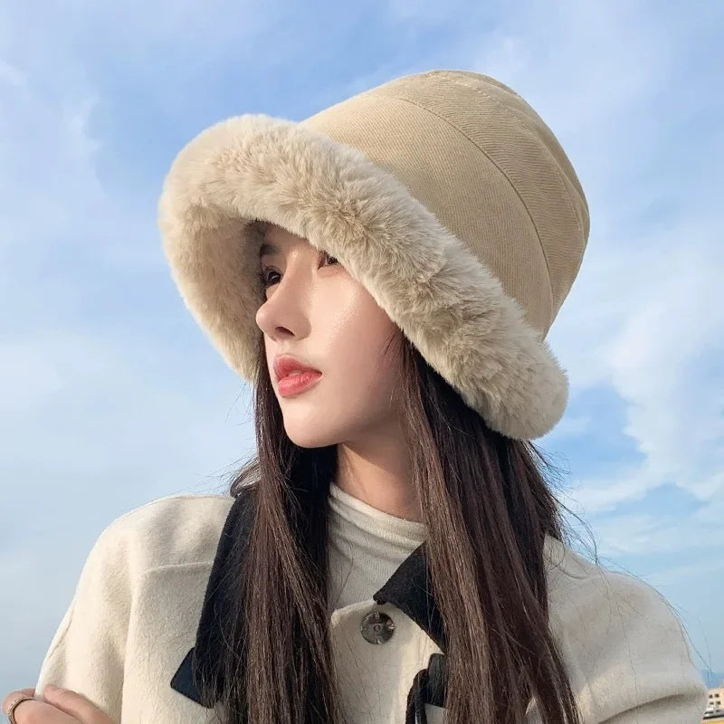 Bob d'hiver chaud avec fausse Fourrure