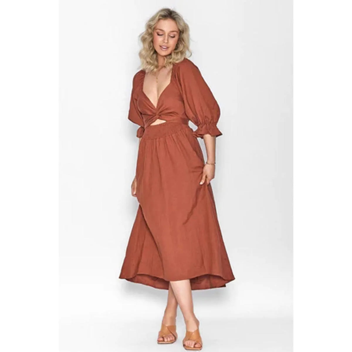 Kyara - Elegancka szata Volantée